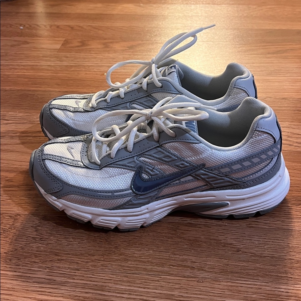 Nike White and Gray Sneakers with Air Cushioning